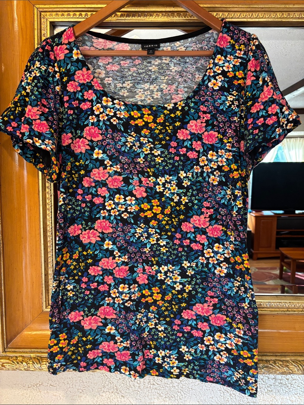 Torrid Black Floral Puff Sleeve Tee - Size L (0)